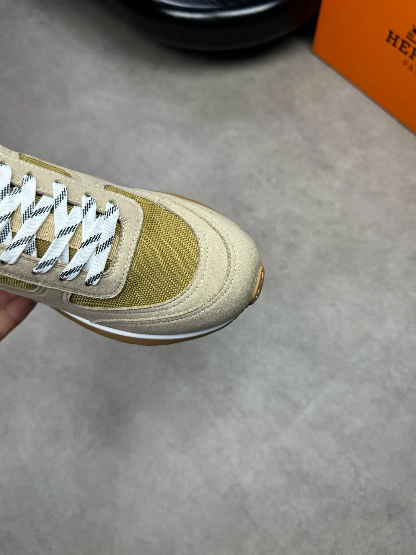 [HERMES] Hermès men's shoes 💰680💰 - high-end quality original items 🔍🔍🔍 casual sports shoes - upper: 🔝 suede environmentally friendly leather, brand high mercerized canvas body with forged ´H´ totem, tongue webbing injection molded brand logo - lining: brand canvas, foot pads; water-dyed cowhide -Outsole: ultra-light T men's shoes 💰U foam; two-color molded outsole -Ultra-high quality control, fine workmanship: highlighted (high-end, extravagance, grade) -Size: 39-44 (38, 45, can be customized)